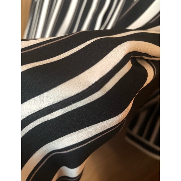 Black and White Collarless Striped Shirtdress - Picture 8 of 10